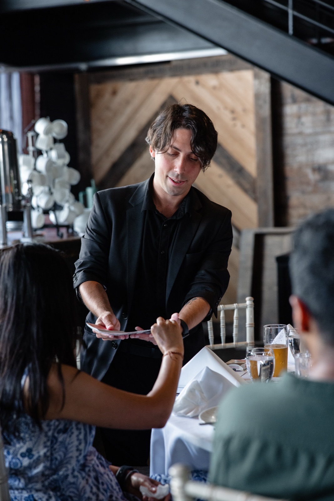 Ethan Smith performing magic — photo 1