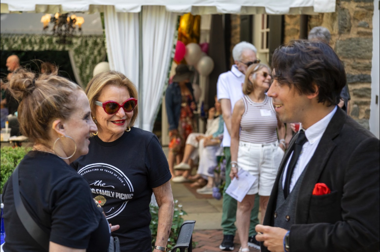 Ethan Smith performing magic — photo 3