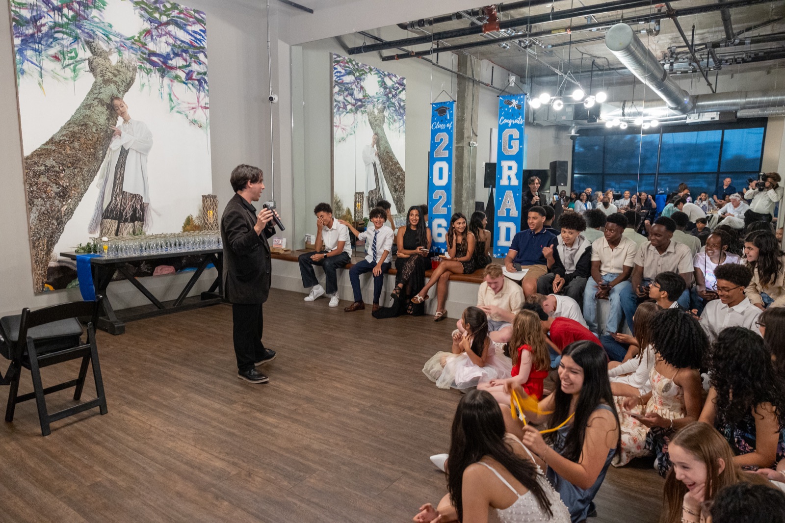 Ethan Smith performing magic — photo 6