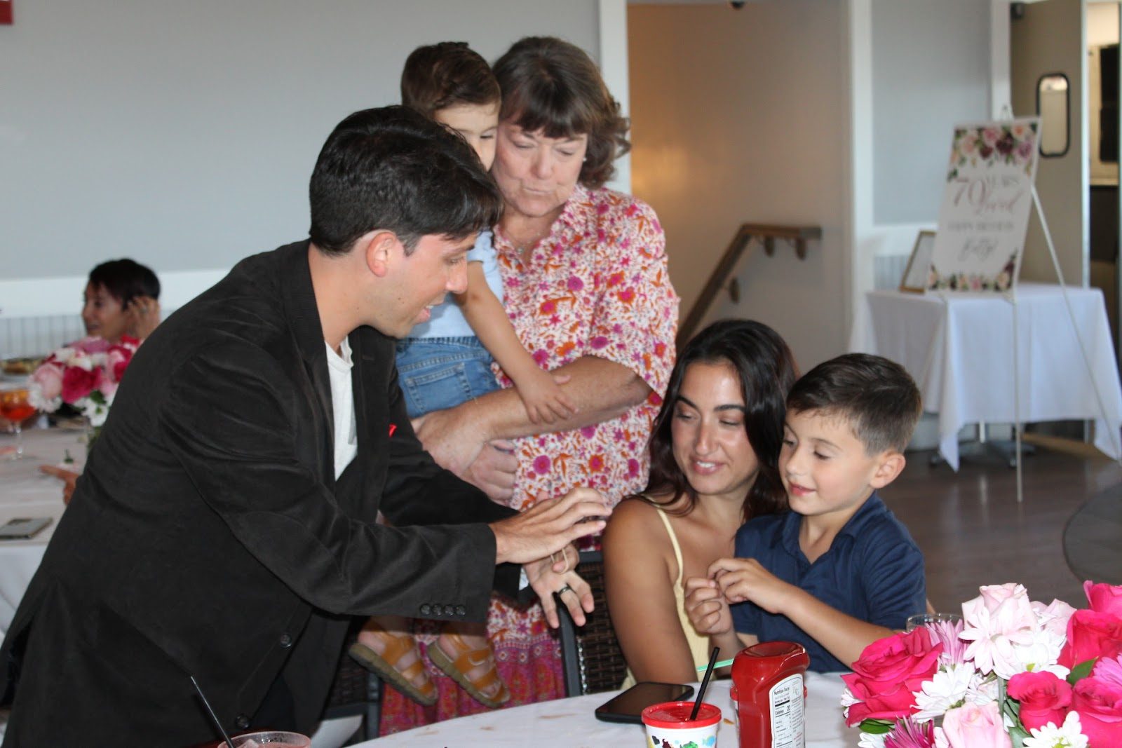 Ethan Smith performing magic — photo 31