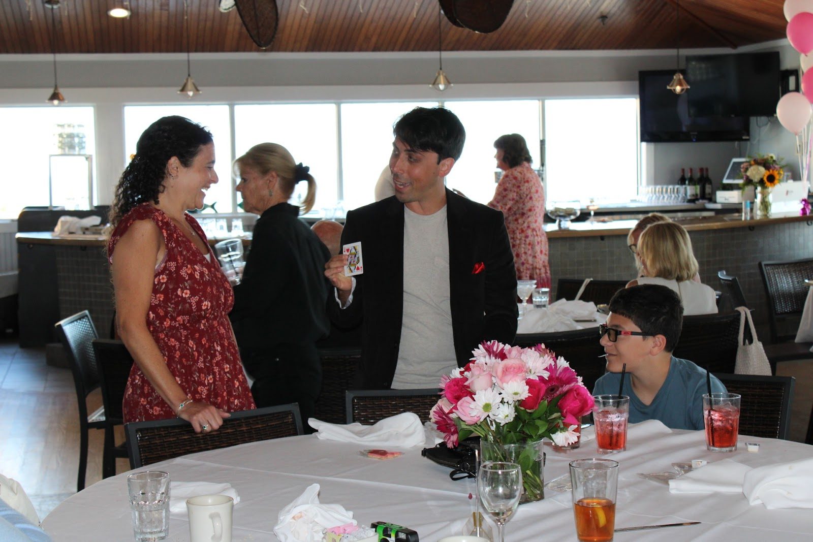 Ethan Smith performing magic — photo 33