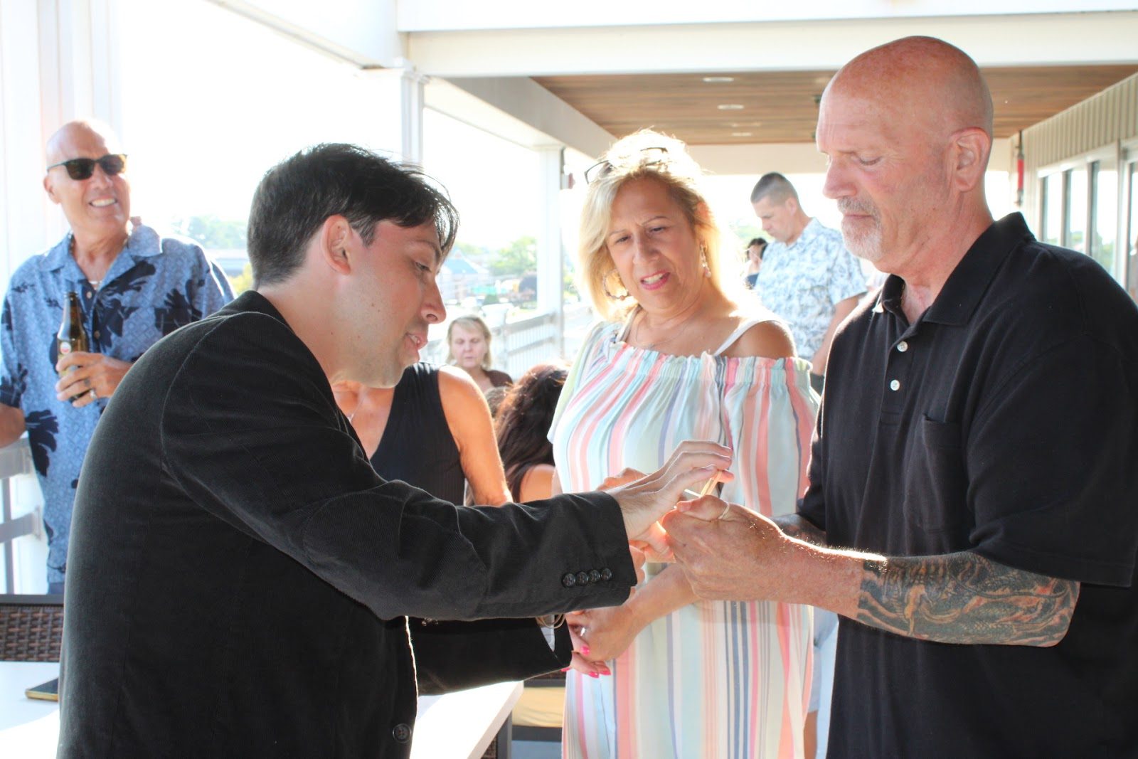 Ethan Smith performing magic — photo 34