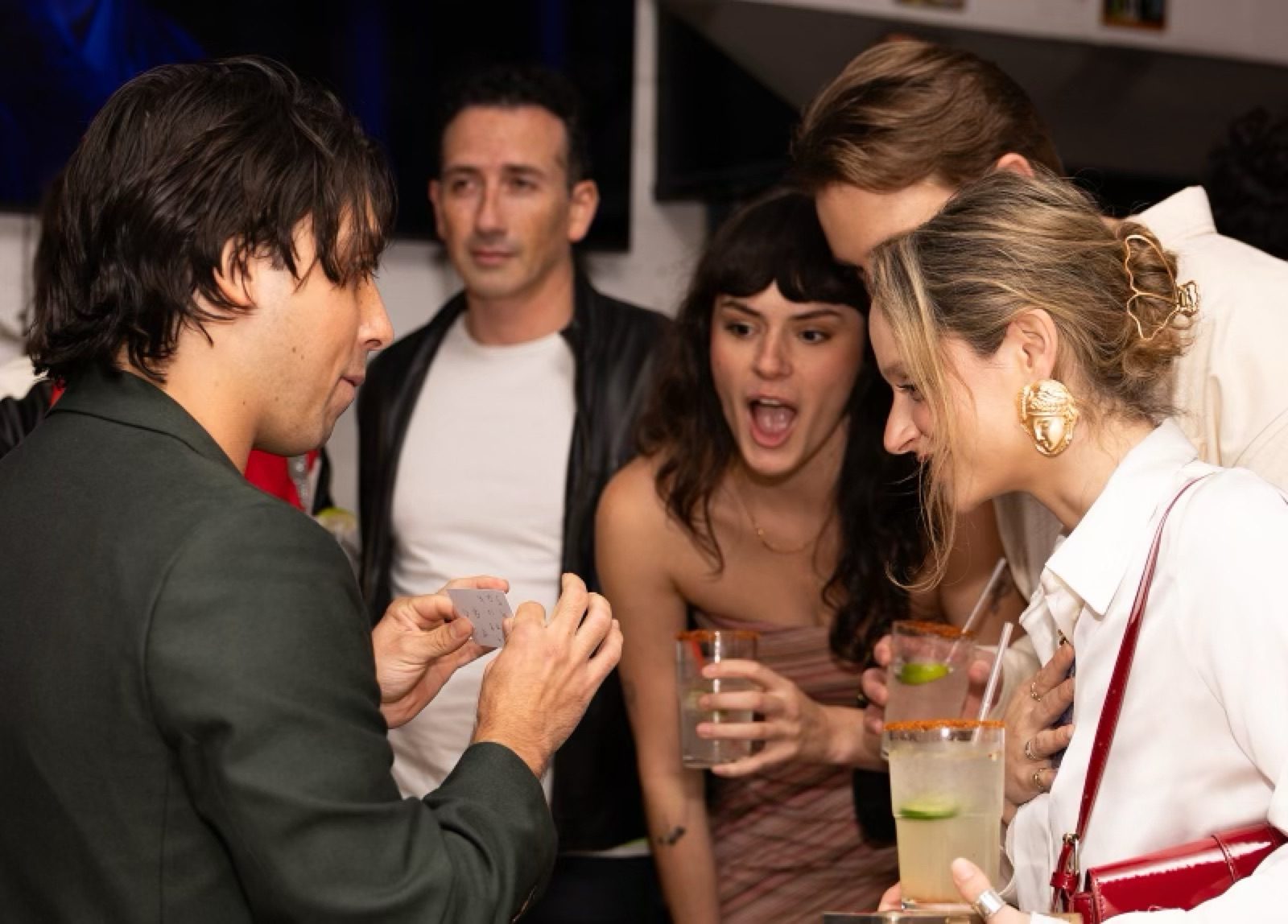 Ethan Smith performing magic — photo 43