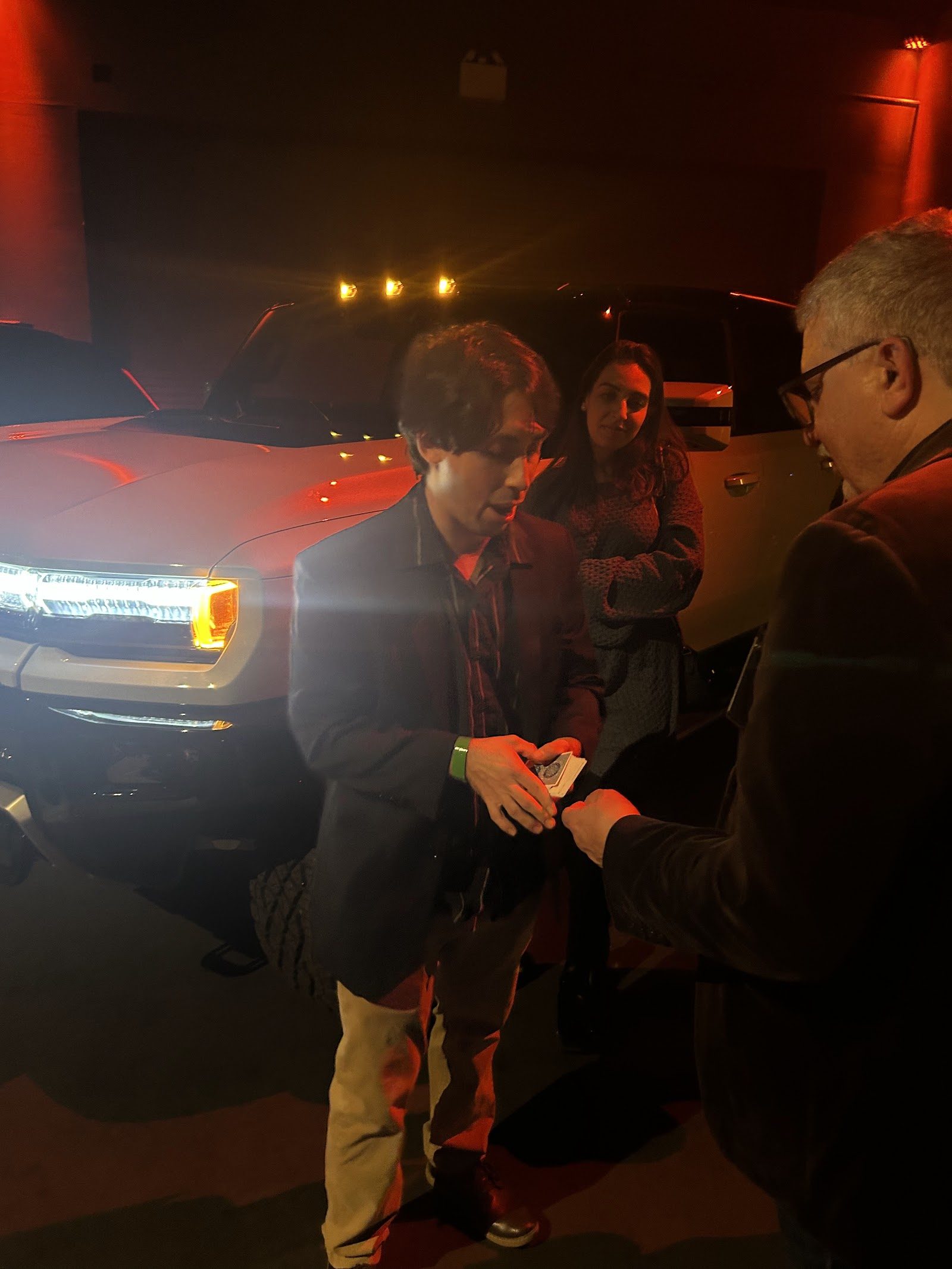 Ethan Smith performing magic — photo 45